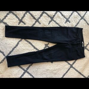 Levi mid-rise blue jeans